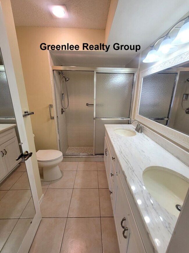 Building Photo - Beautiful 2 Bedroom / 2 Bathroom Waterfront End Unit in Heritage Lake (55+ Community)