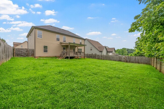 Building Photo - Pet Friendly Four Bedroom!