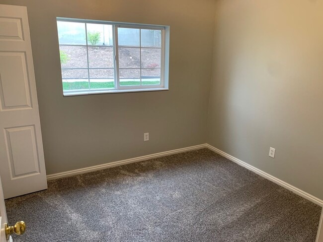 Building Photo - 3 bed 2 bath Orem Apartment for rent!