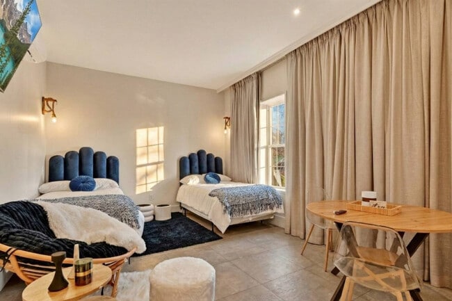 Building Photo - 443 Clove Rd