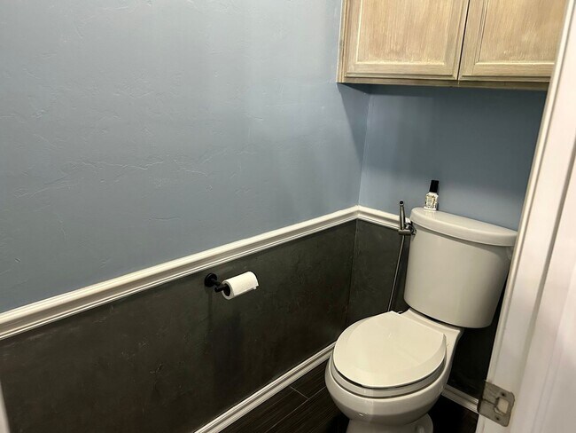 Building Photo - AVAILABLE NOW - $500 OFF FIRST FULL MONTH - Beautiful Home In Edmond School District!