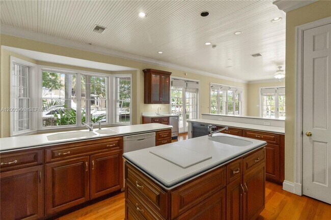 Building Photo - 700 Coral Way