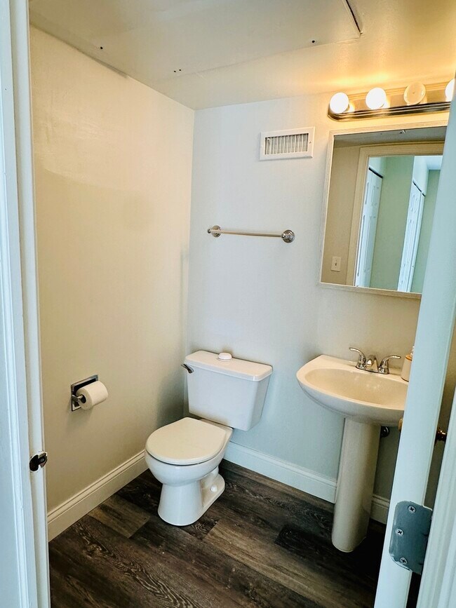 Building Photo - 256 W Treehouse Ln