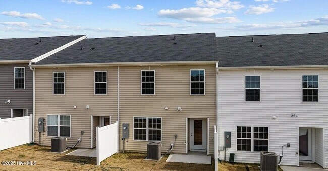 Building Photo - 2305 Gracie Ln