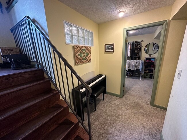 Building Photo - "Rare Opportunity" 3 bedroom 2 bath in the...