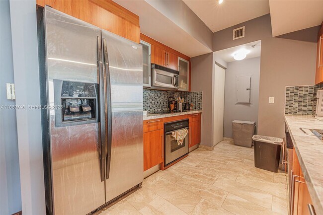 Building Photo - 335 S Biscayne Blvd