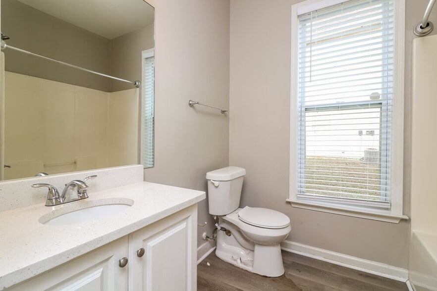 Building Photo - 2839 Stonewall Ln SW