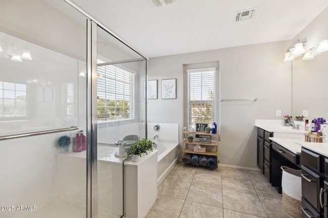 Building Photo - 3 Bedroom 2.5 Bathroom Paseo Place Home