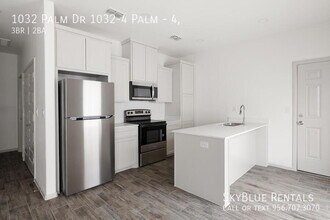 Building Photo - 1032 Palm Dr
