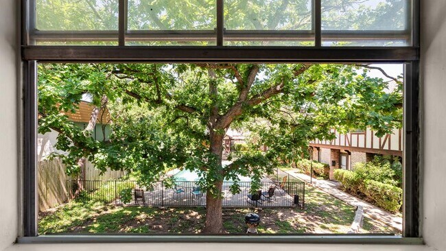 Building Photo - 7409 Shadow Hill Dr
