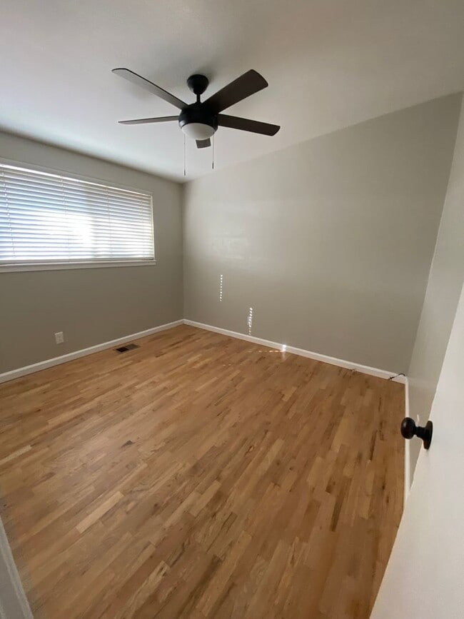 Building Photo - North Hanford 3 bedroom