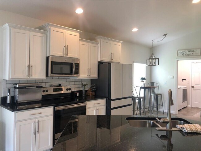 Building Photo - 1739 Berkshire Cir SW