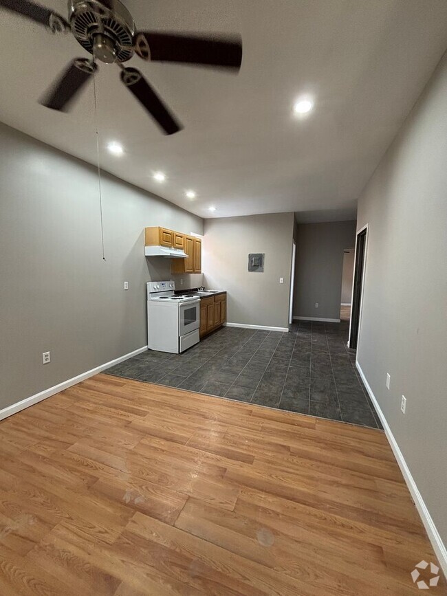 Building Photo - CHARMING STUDIO APARTMENT IN NORTH PHILADE...