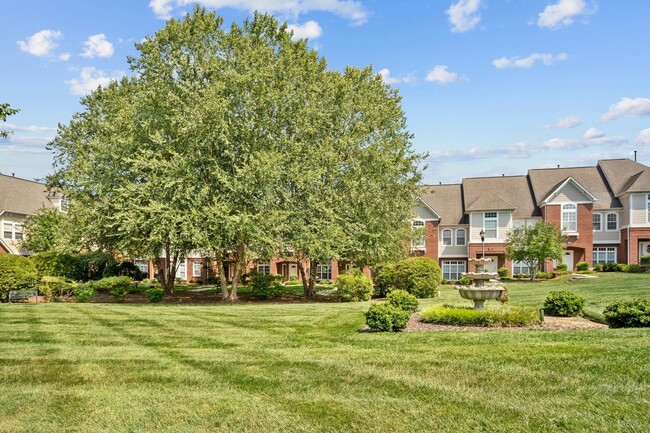 Building Photo - Davidson Townhouse