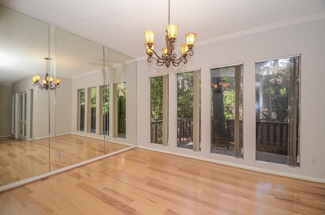 Building Photo - 130 Sugar Berry Cir