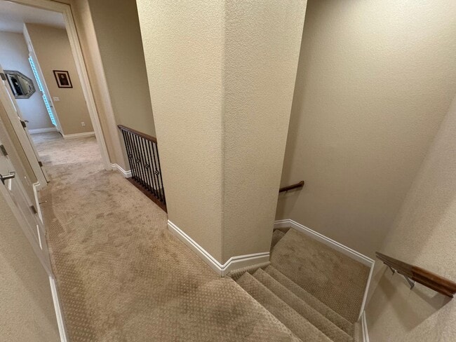 Building Photo - Amazing Lone Tree Home!