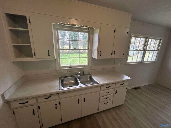 Building Photo - 603 Hal St NW