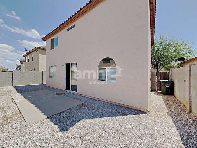 Building Photo - 1026 E Chambers St