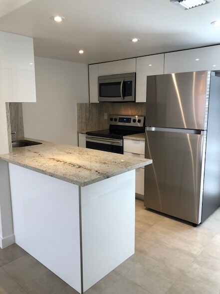 Building Photo - 449 Swallow Dr