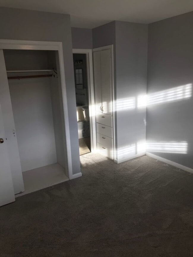 Building Photo - KF2