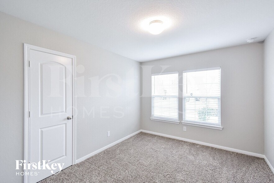 Building Photo - 11811 Wolf Cyn