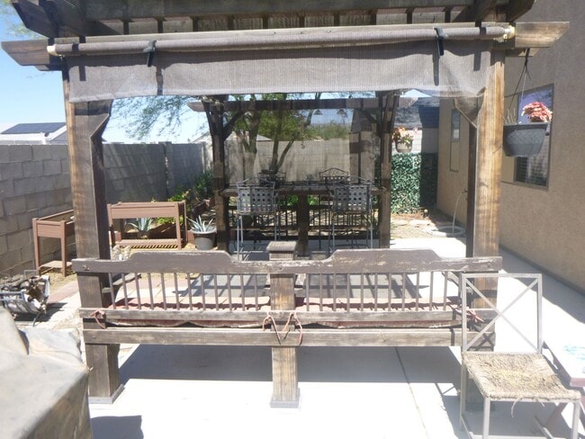 Building Photo - Great 3 bedroom, 2 bath in Arizona City