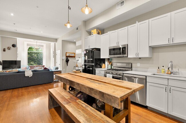 Building Photo - 1109 M St NW