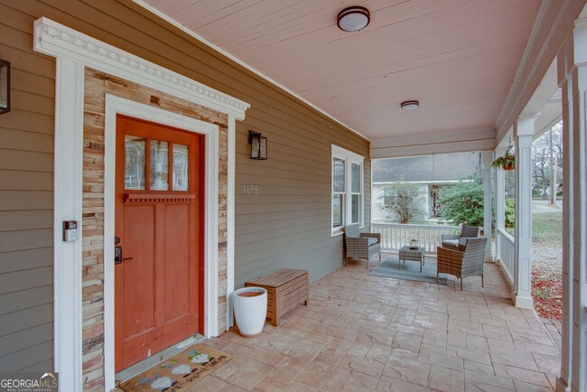 Building Photo - 1698 Temple Ave