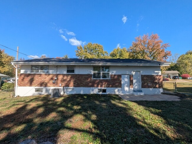 Building Photo - Lawnview Vista