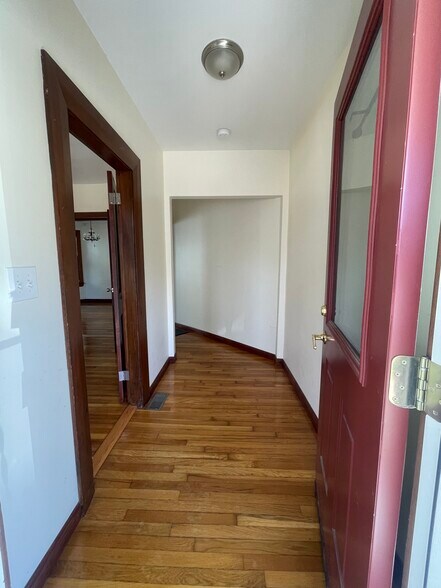 Building Photo - 48 Chester Ave