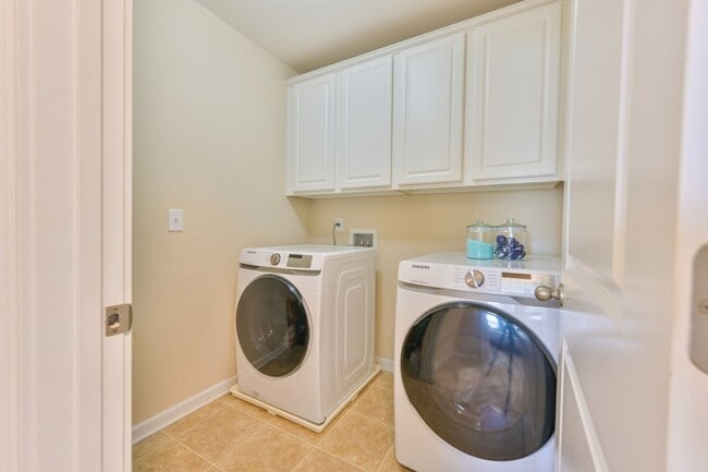 Building Photo - 430 Spectrum Rd