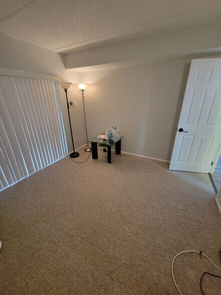 1 bedroom - 1335 85th Ter N