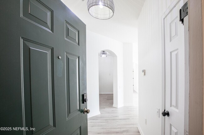 Building Photo - 7990 Baymeadows Rd