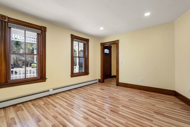 Building Photo - 16 Devens St