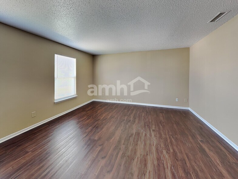 Building Photo - 8450 Ash Grove Dr