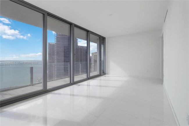 Building Photo - 300 Biscayne Blvd Way