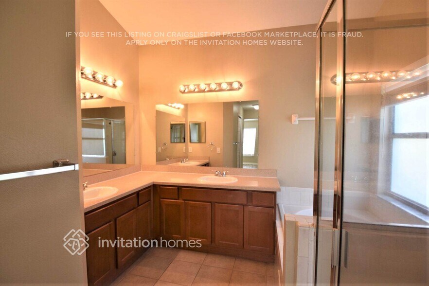 Building Photo - 4001 Saddlewood Dr