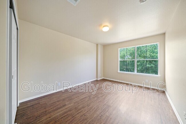 Building Photo - 109 Starling Creek