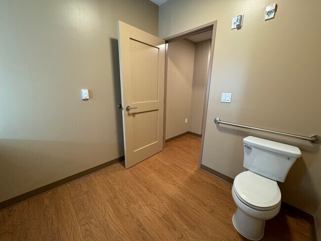 Building Photo - 83 Hanover St