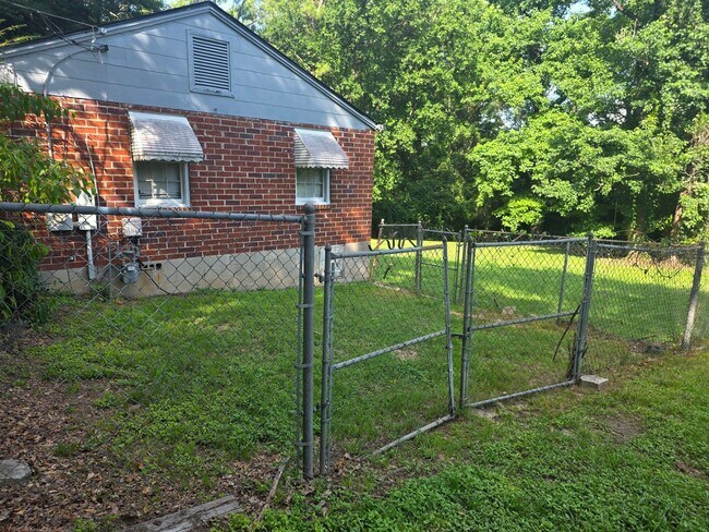 Building Photo - 5862 E Heights Dr