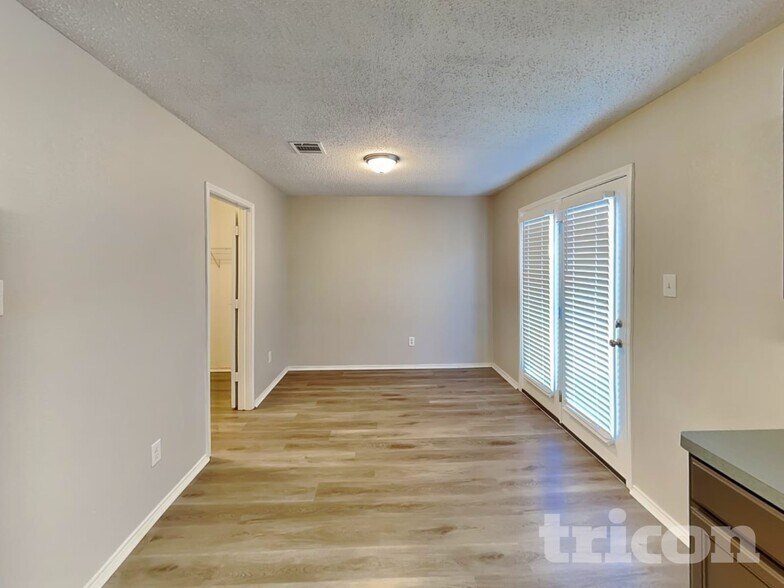 Building Photo - 211 Meagan St