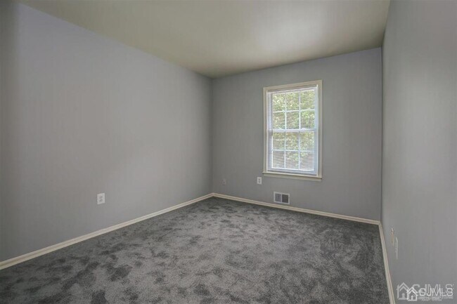 Building Photo - 40 Staghorn Dr