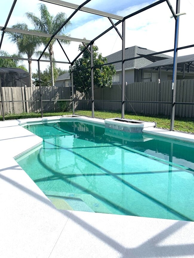 Building Photo - Beautiful 4 bed 3 bath plus Office and Pri...