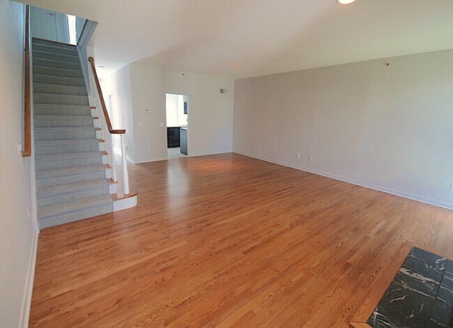 Building Photo - 14 Sedgewick Village Ln