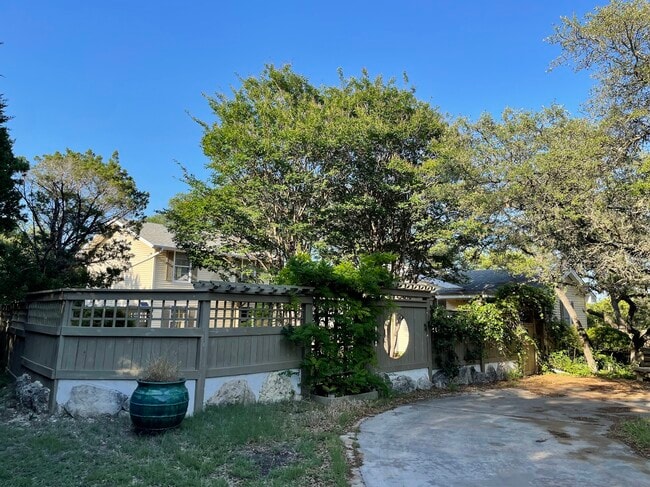 Building Photo - 104 S Tumbleweed Trail