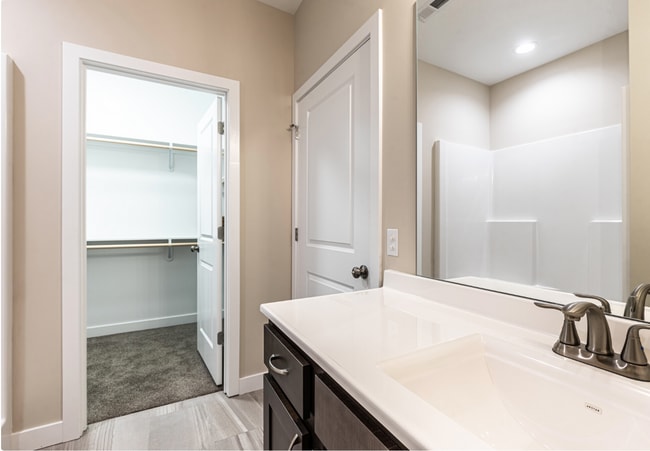Building Photo - Your Luxury Cottage Awaits!