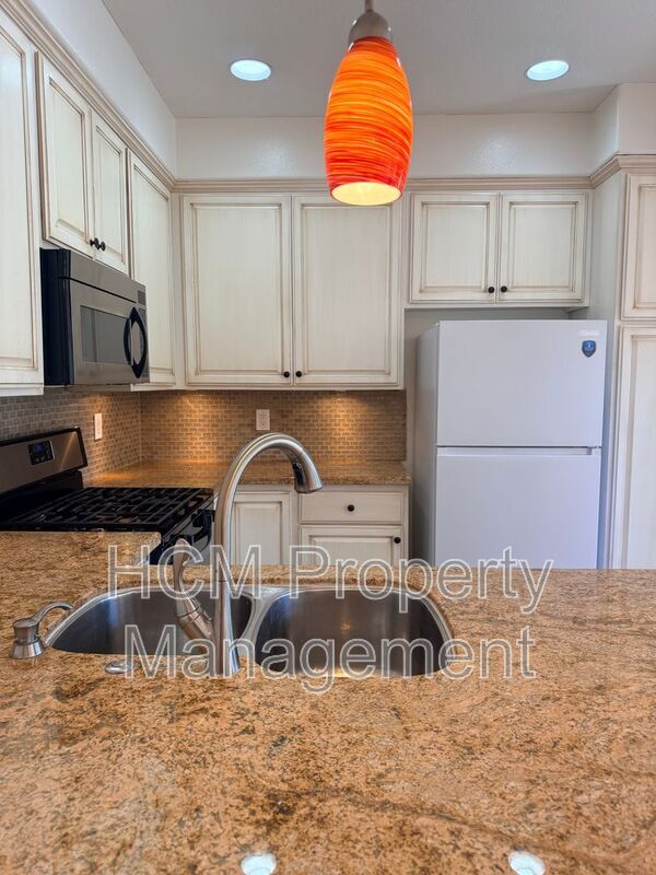 Building Photo - 1237 S Country Glen Way