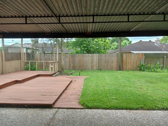 Building Photo - 15415 Poolview St