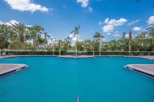 Building Photo - 1755 E Hallandale Beach Blvd