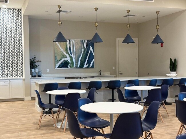 Building Photo - 5759 Phoenix Palm Ct